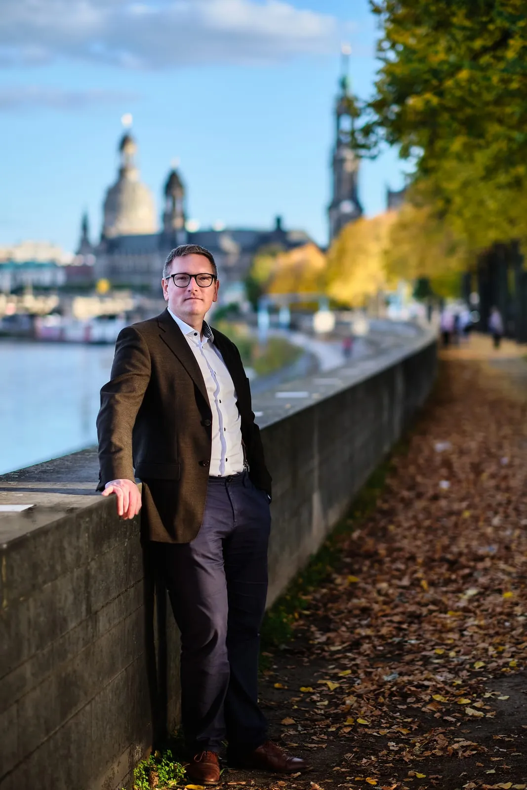 Oliver Münch am Elbufer in Dresden